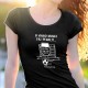 T-SHIRT senhora “Vinho nunca faz Pênalti”