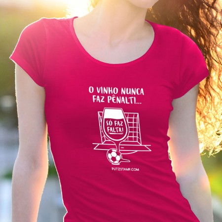 T-SHIRT senhora “Vinho nunca faz Pênalti”