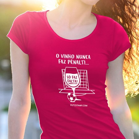 T-SHIRT senhora “Vinho nunca faz Pênalti”